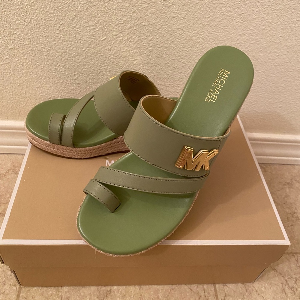 NWT Michael Kors Sidney Espadrille Wedge Sandal Green - Size US 5M